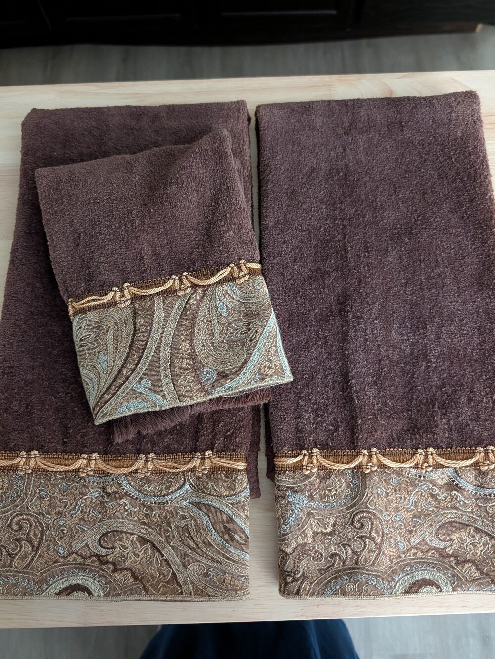 Avanti Brown Paisley Trim Bath Towels with Gold Accent